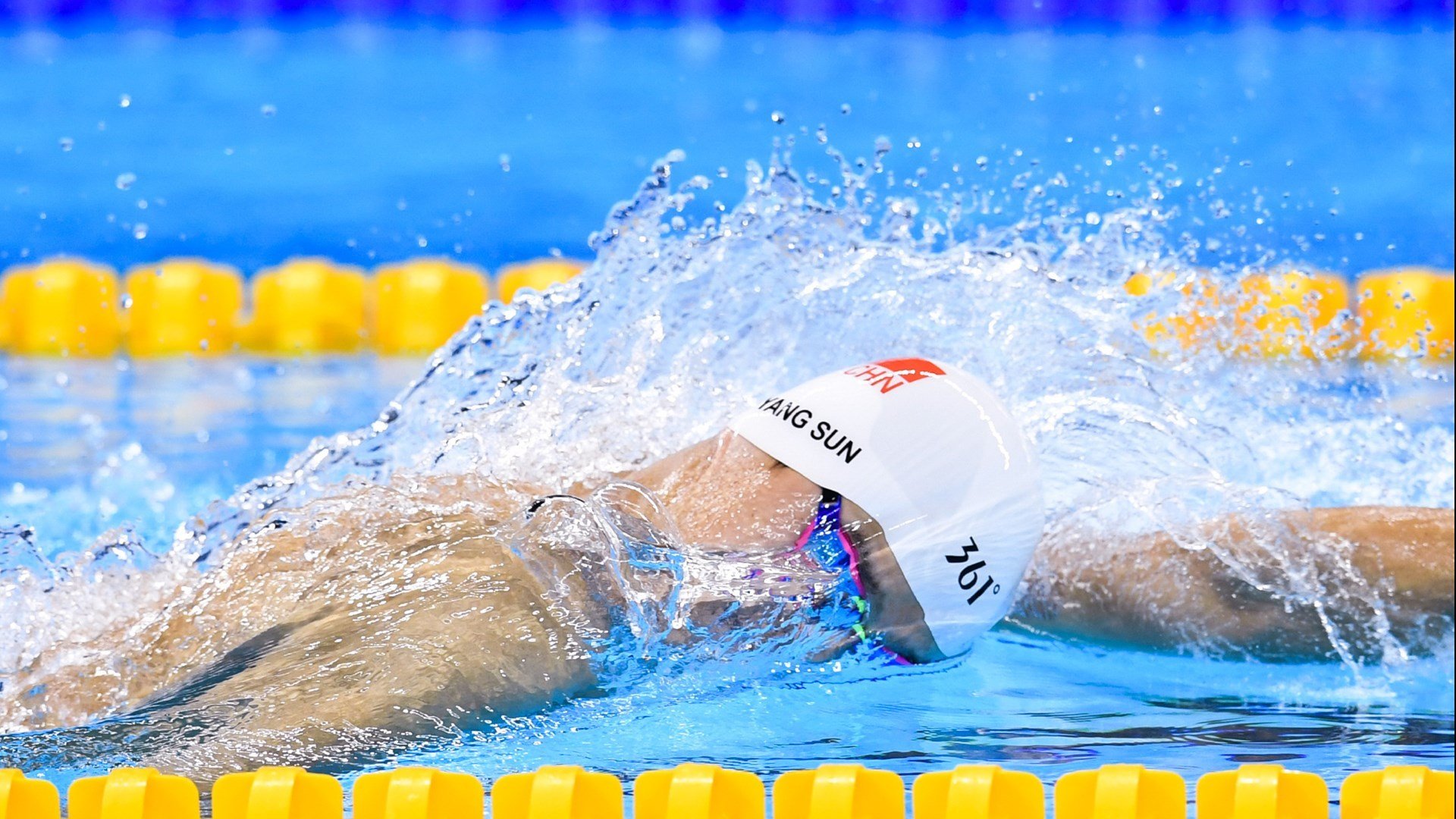 当丹佛高原的爆发遇上东方压哨绝杀,体育宇宙的奇妙交汇